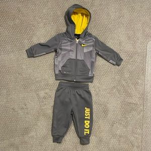 NIKE Matching Sweatsuit!!